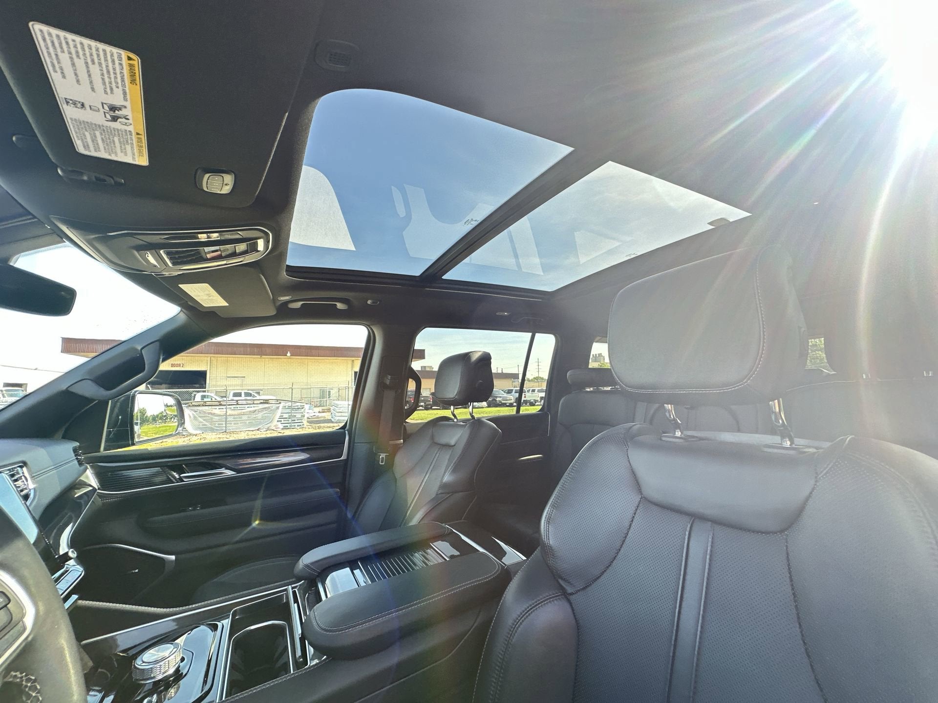 2024 Jeep Wagoneer Base
