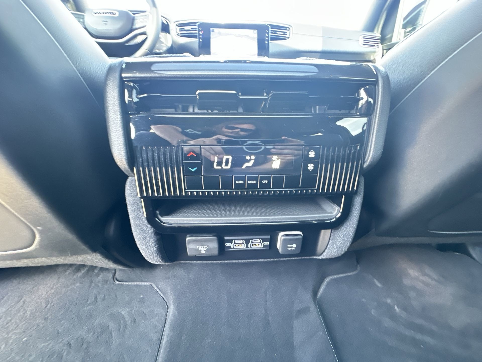 2024 Jeep Wagoneer Base