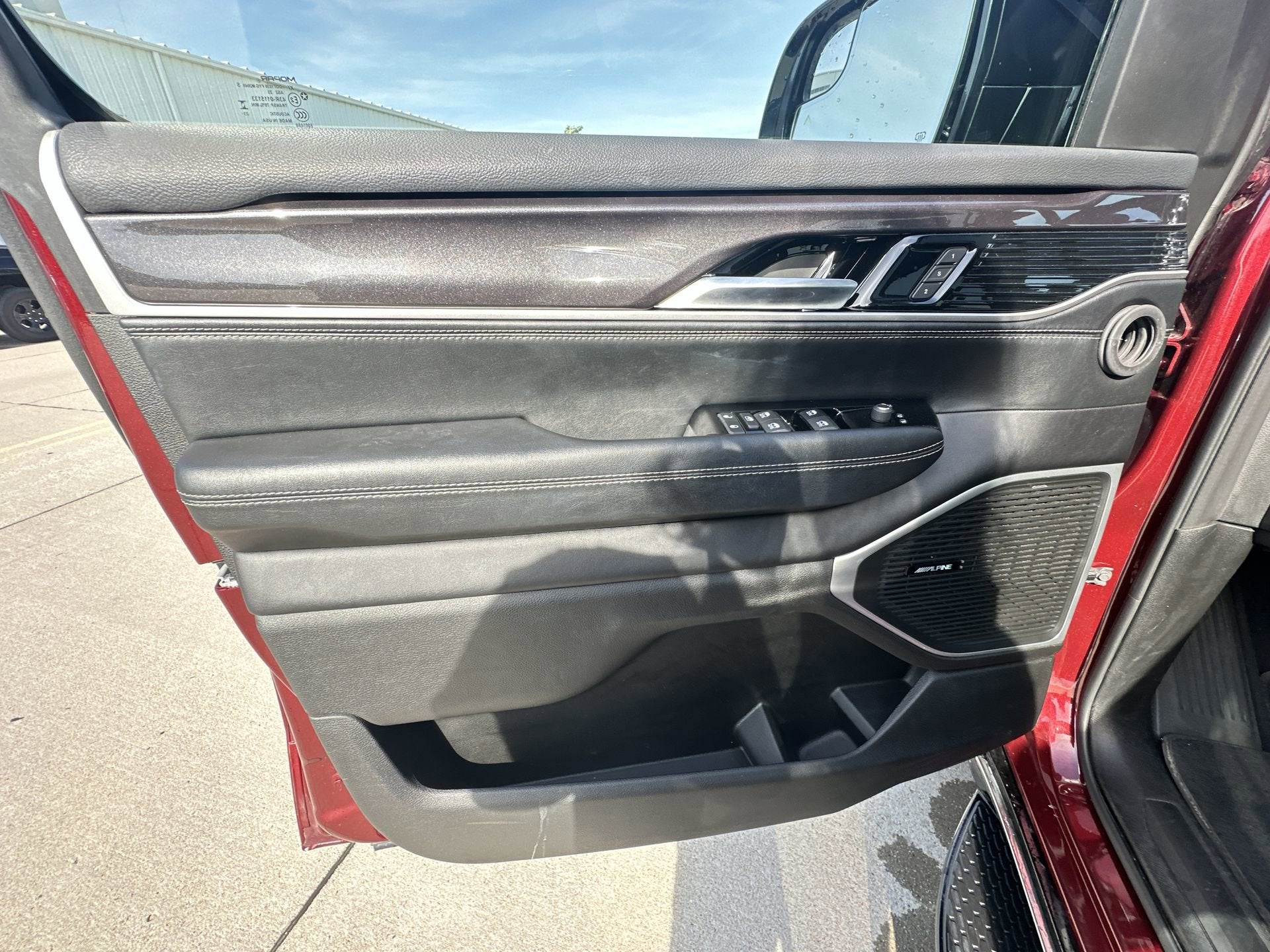 2024 Jeep Wagoneer Base
