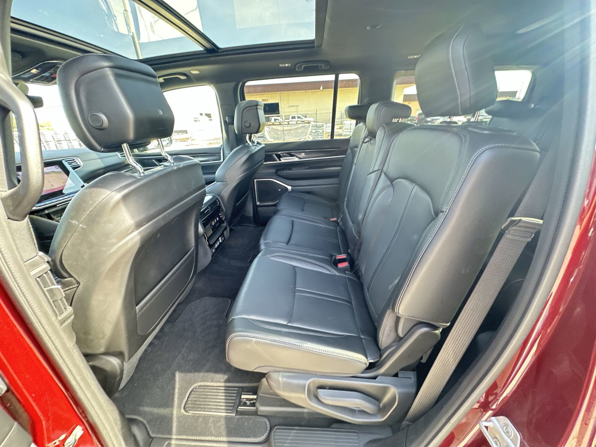 2024 Jeep Wagoneer Base