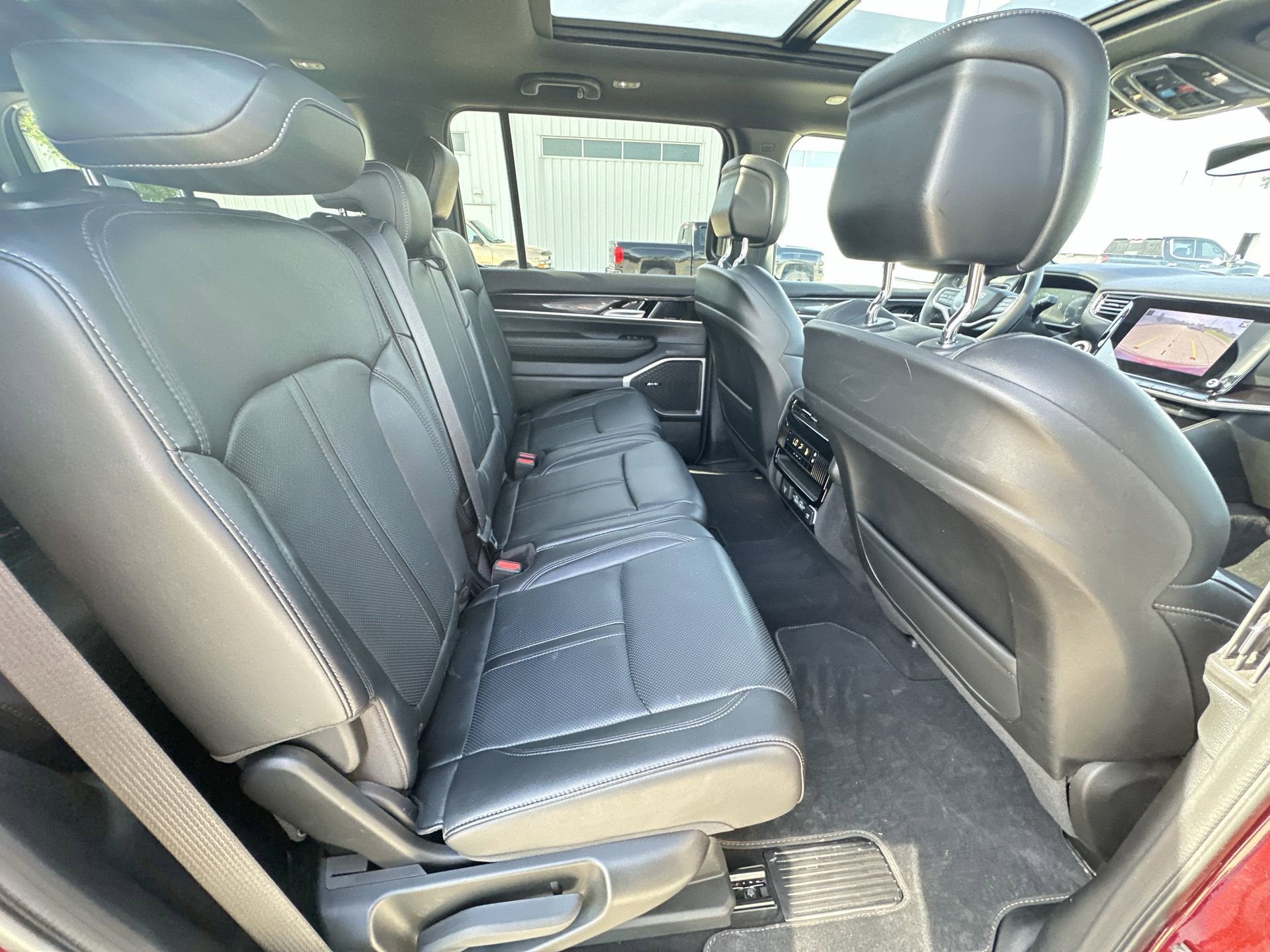 2024 Jeep Wagoneer Base