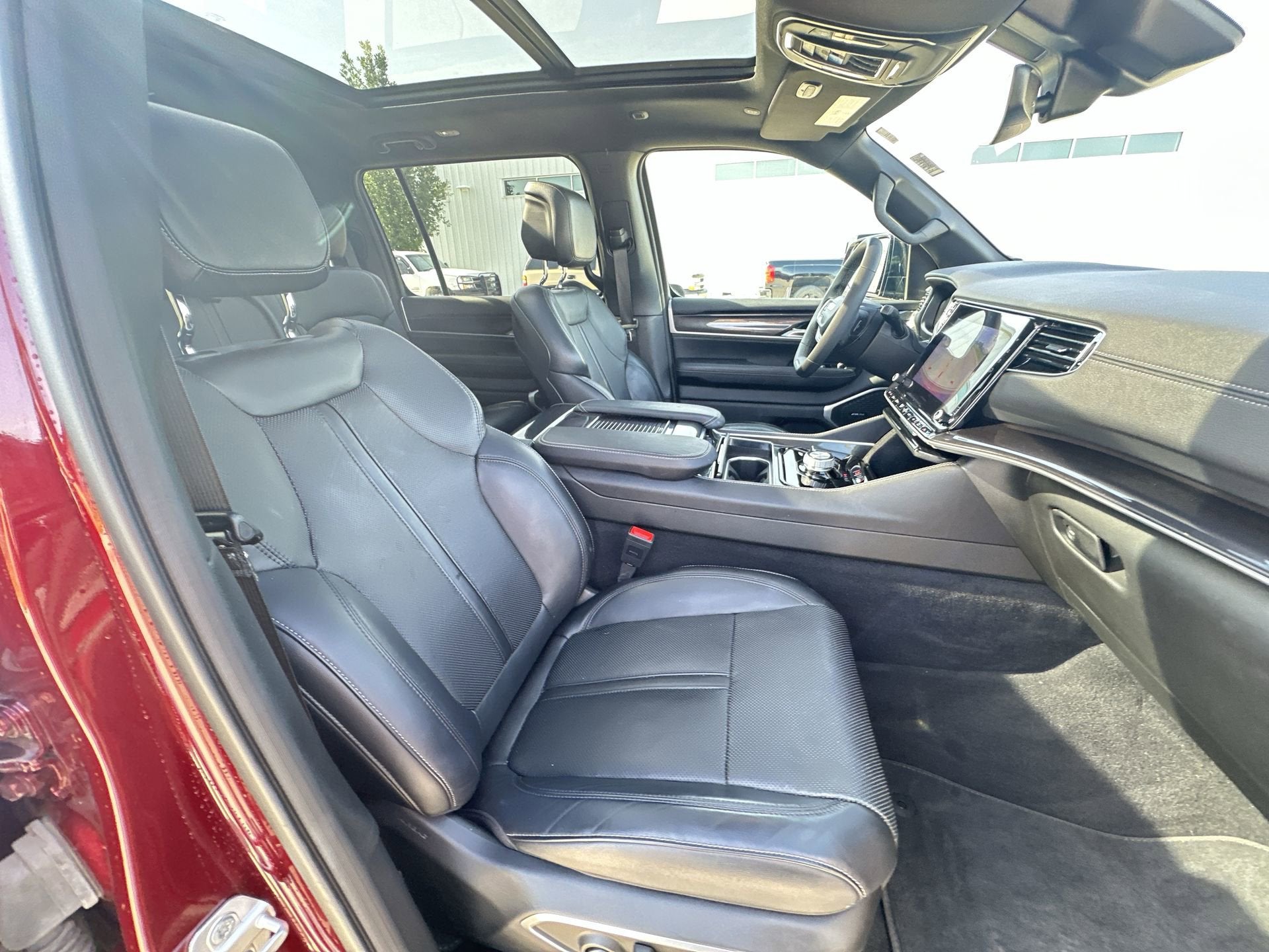 2024 Jeep Wagoneer Base