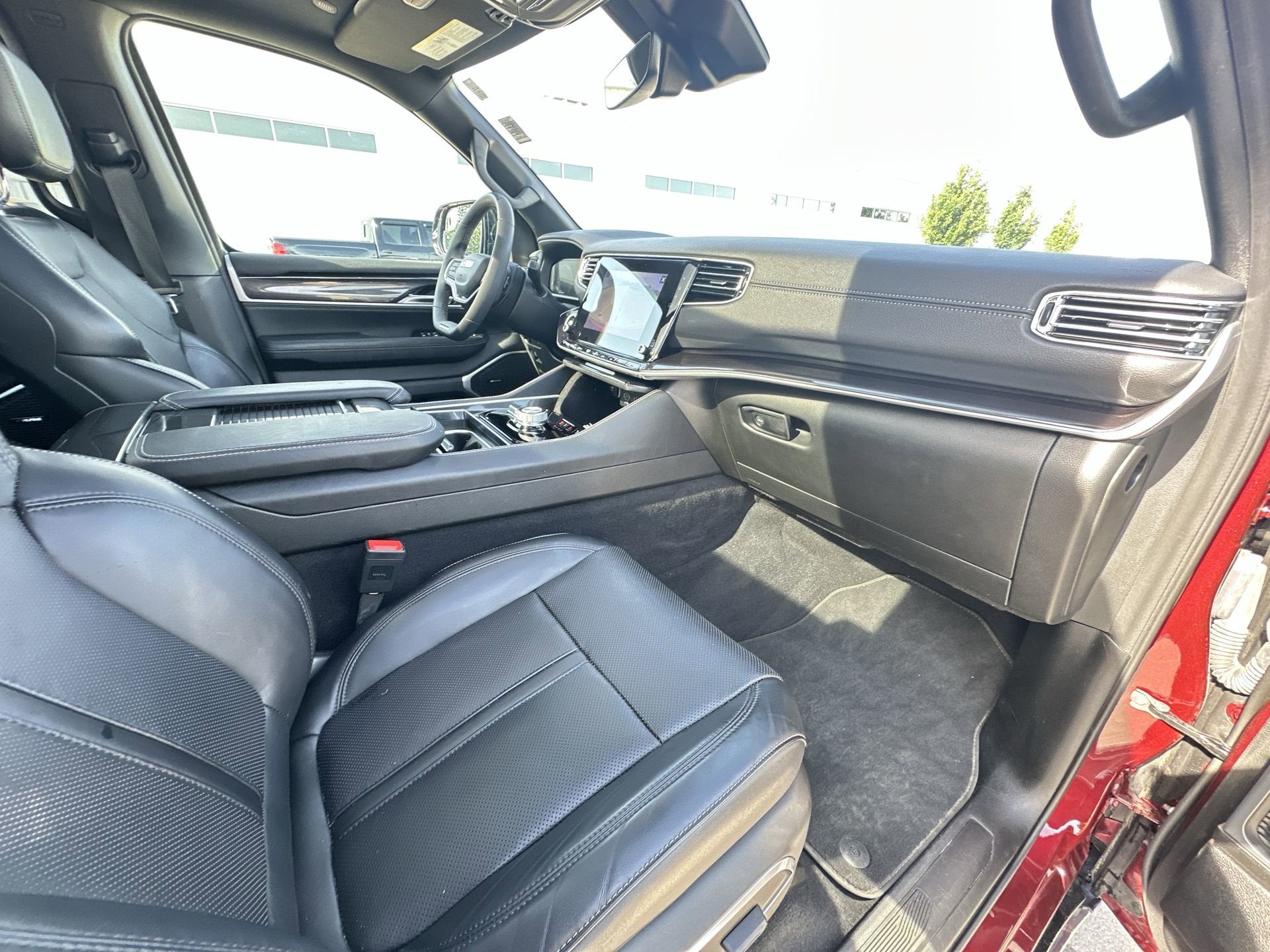 2024 Jeep Wagoneer Base