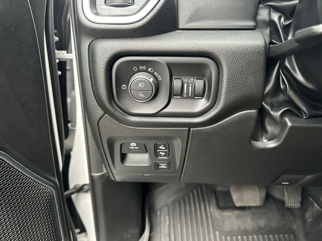 2023 RAM 1500 Laramie Crew Cab 4x4 5'7" Box