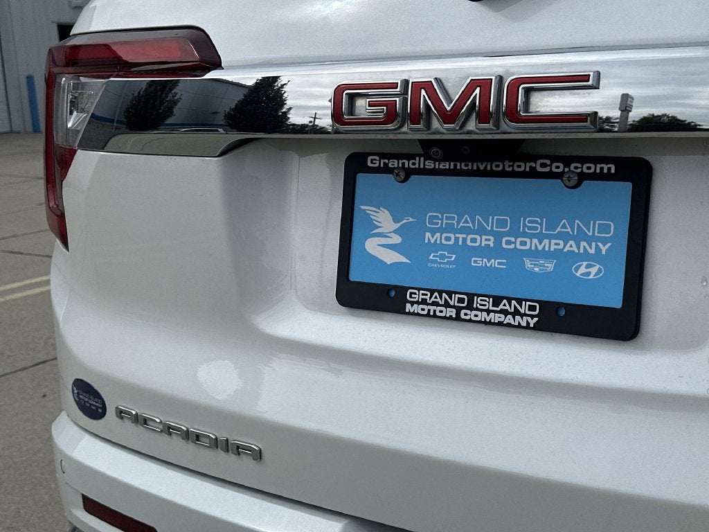 2023 GMC Acadia Denali