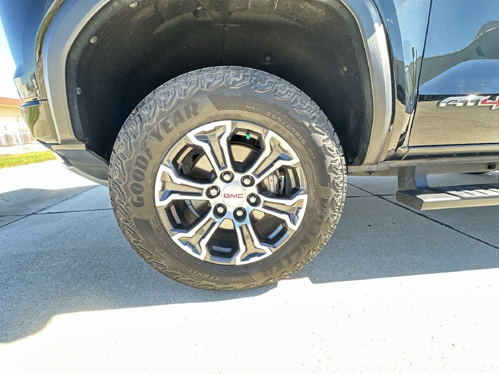 2023 GMC Canyon 4WD AT4