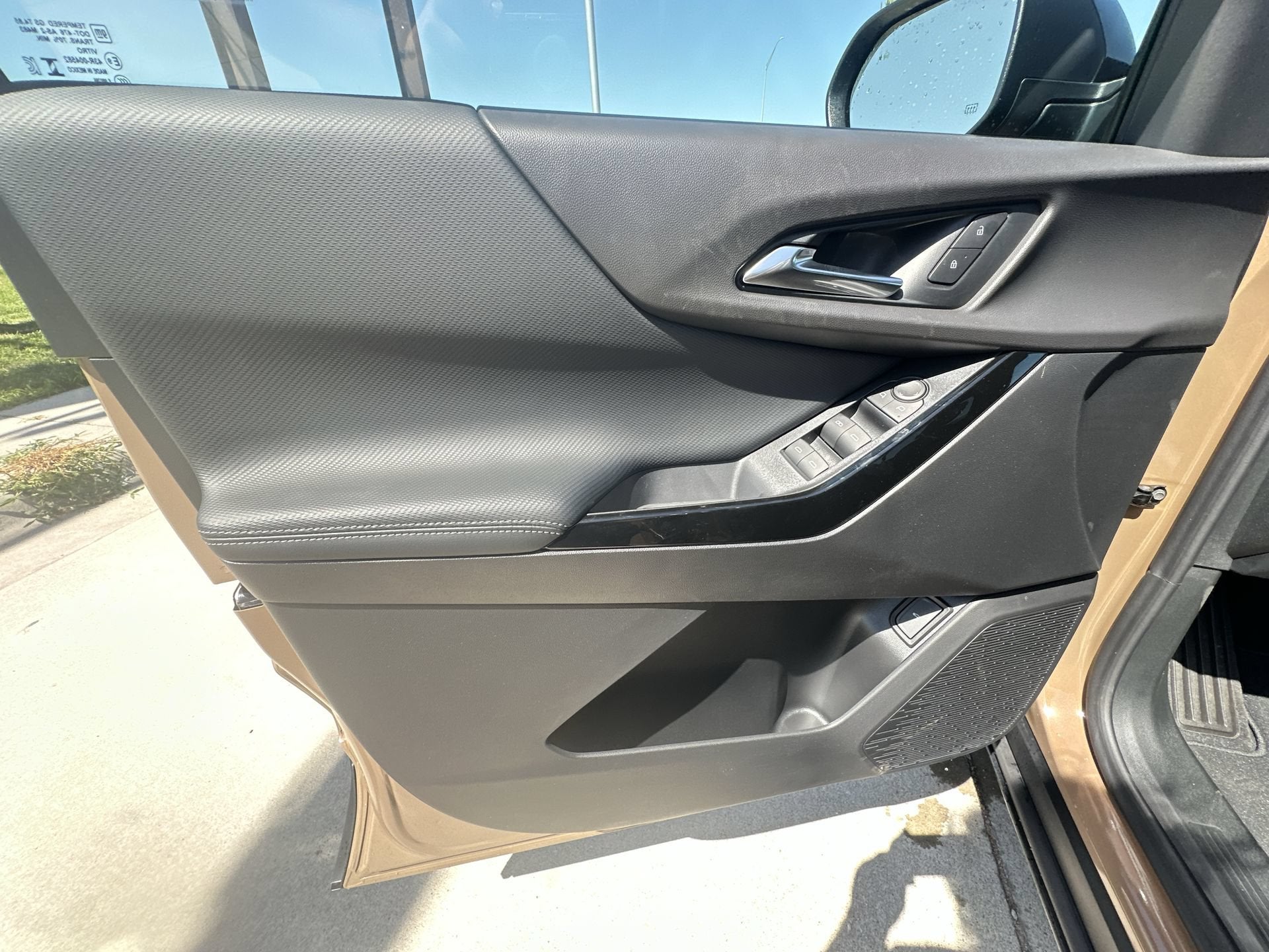 2027 Chevrolet Equinox LT - Photo 22