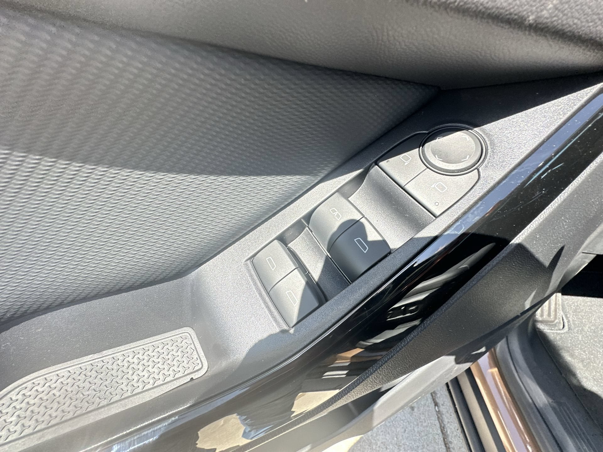 2027 Chevrolet Equinox LT - Photo 23