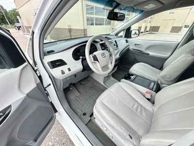 2013 Toyota Sienna LE AAS